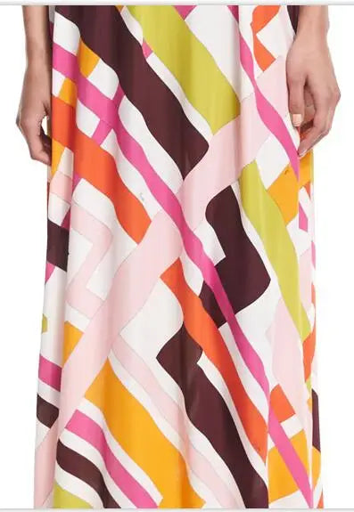 The new Italian fashion v-neck extended color matching fashion knitting dress with short sleeves